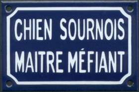 Chien sournois Maître méfiant