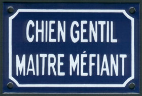 Chien gentil maitre méfiant